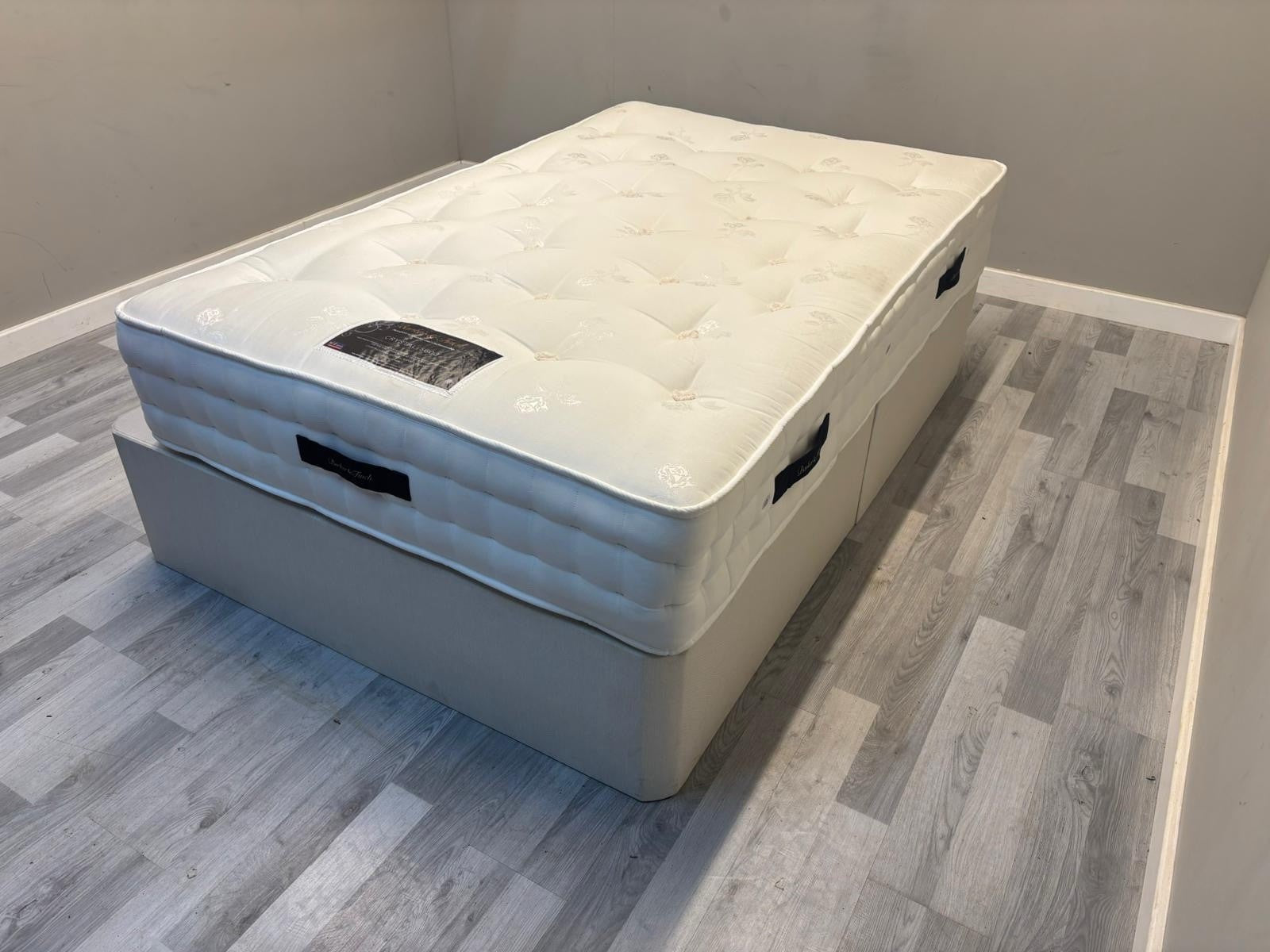 Baker And Finch Small Double Mattress 4FT RRP £699