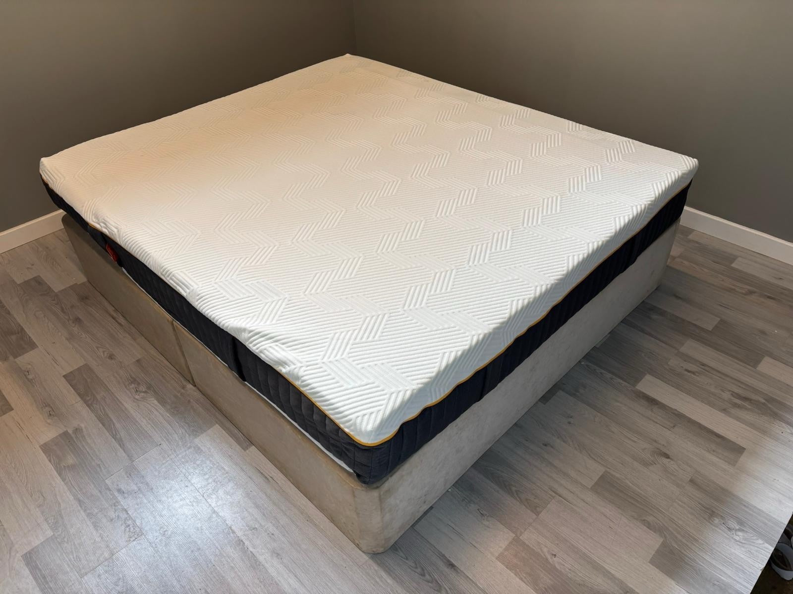 Emma Hybrid Airgrid 6FT Superking Mattress RRP £1299 Medium / Soft