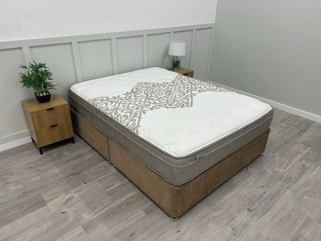 Igel Advance 2500 5FT kingsize mattress, medium firmness, showing plush surface with detailed stitching and supportive edges.