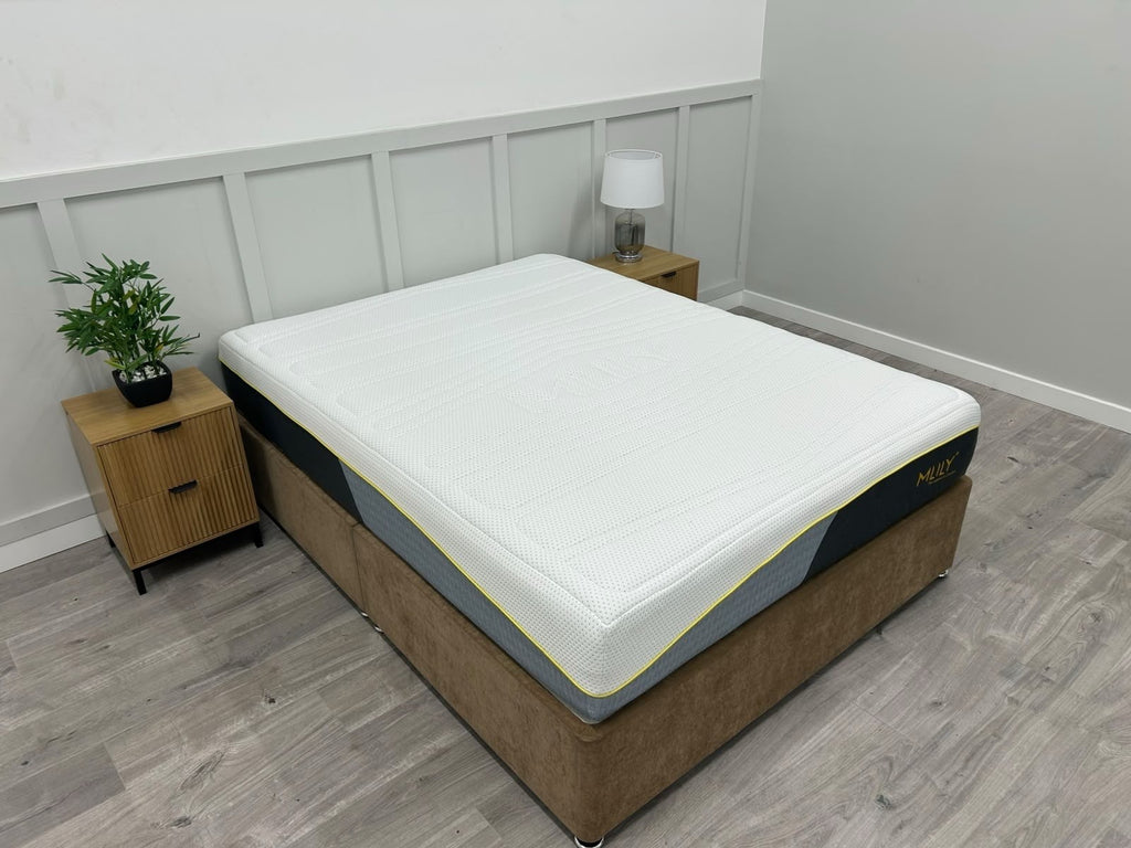 Mlily Premier 1000 Deluxe 5FT Kingsize firm orthopaedic mattress with plush fabric and supportive design.