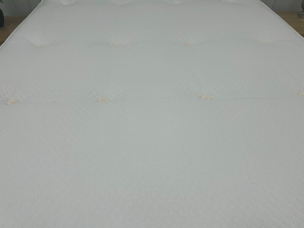 Silentnight 2000 Geltex Box Top Mattress 4FT 6 Double RRP £1099