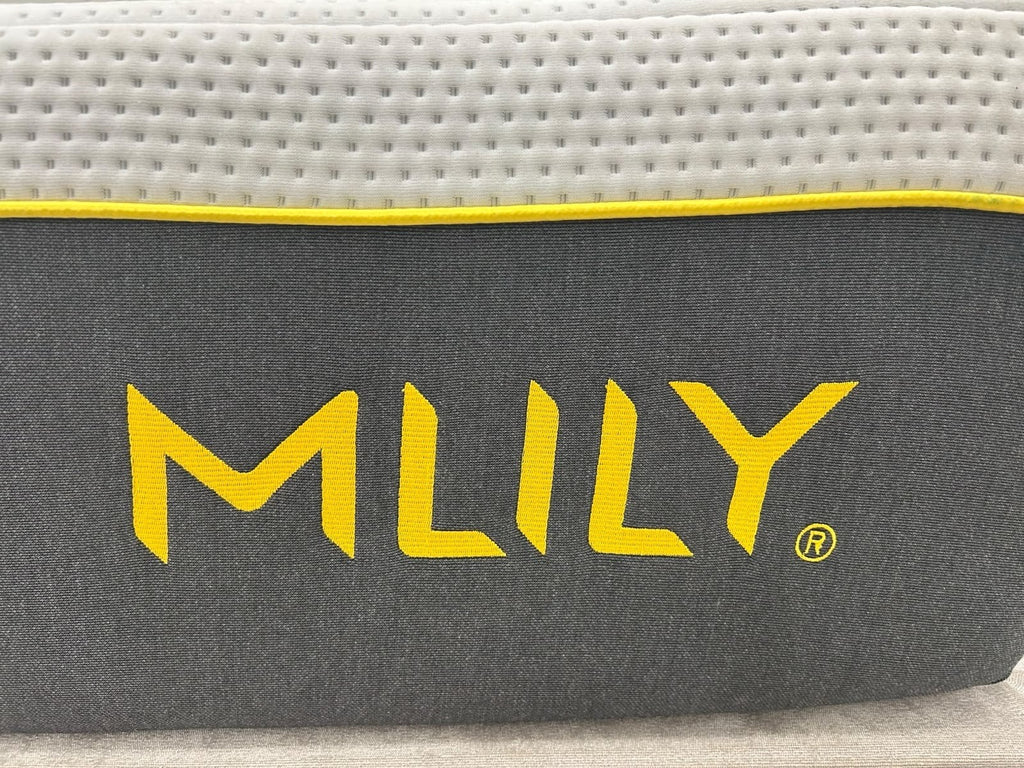 Mlily Premier 2000 Orthopedic 4ft 6 double mattress with firm support, showcasing the plush top and clean fabric surface.