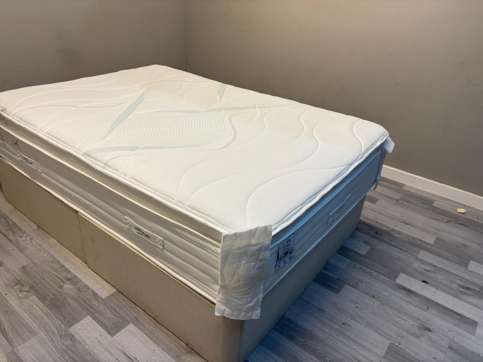 Slumberland Air 9 Memory 4ft 6 Double Mattress, Medium  - RRP £1099 - Home Furniture Interiors