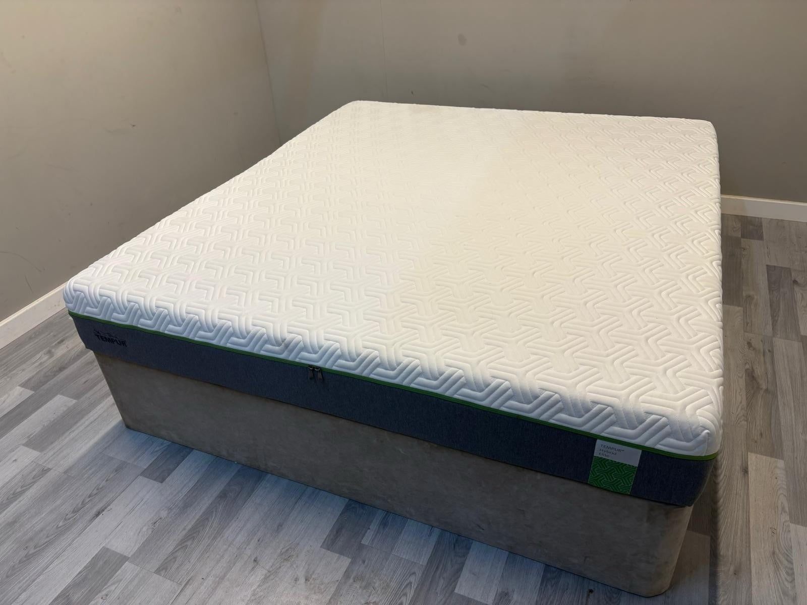 Tempur Hybrid Elite 6FT SuperKing RRP £1899 Medium Firmness - Home Furniture Interiors