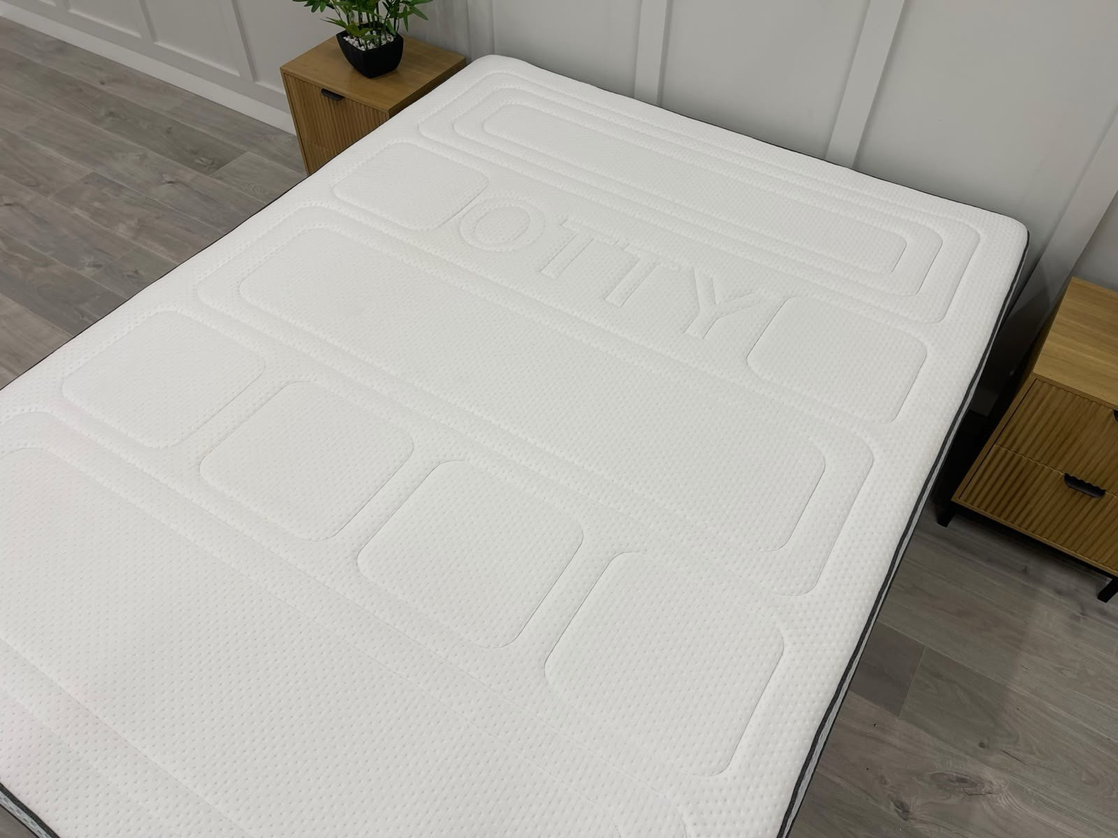 OTTY Bamboo Hybrid 5FT Kingsize Mattress RRP £749  Medium / Firm
