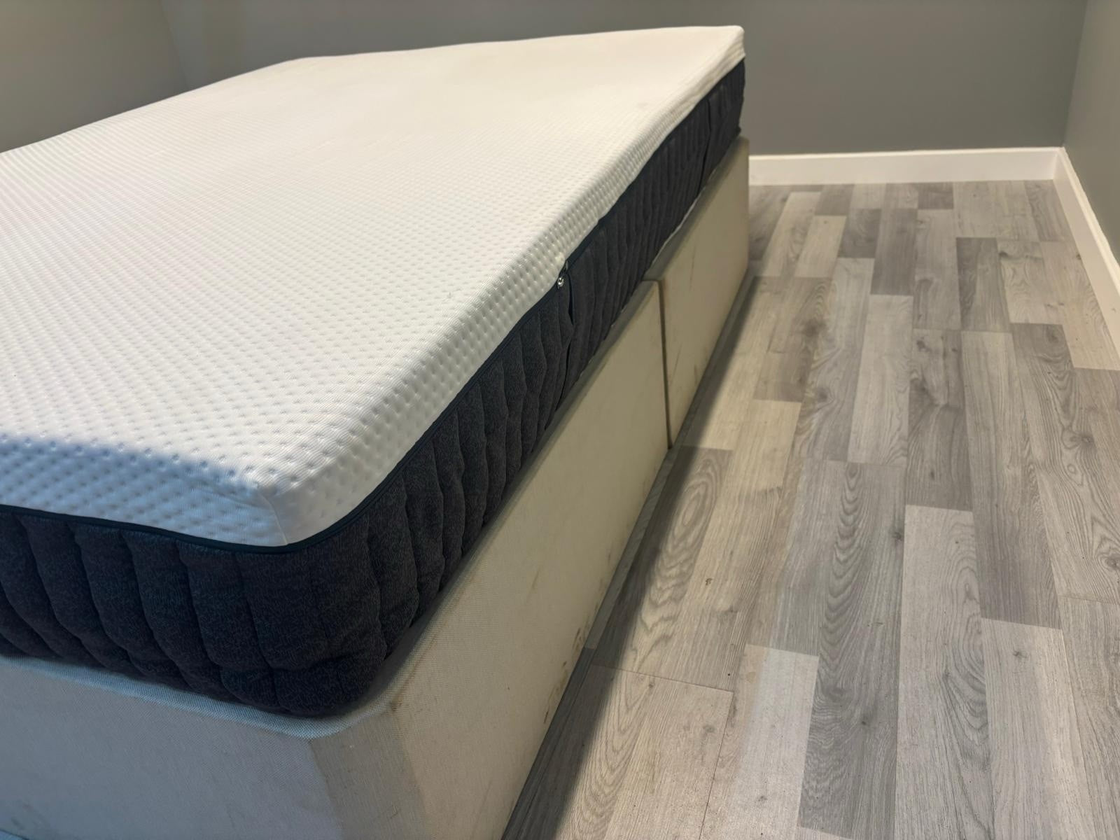 Emma Original Premium Hybrid  5FT Kingsize Mattress -  RRP £799 25cm Depth - Home Furniture Interiors