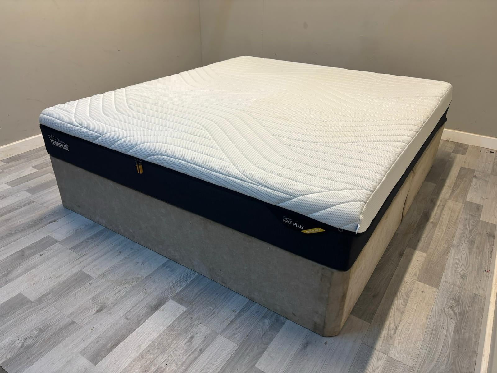 TEMPUR Pro Plus Medium Firm 5FT Kingsize Mattress - RRP £2295 A - Home Furniture Interiors