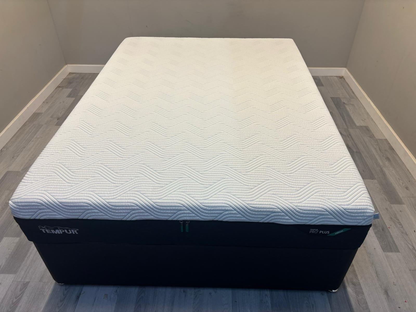 TEMPUR Pro Plus SmartCool Medium Firm 4FT 6 Double Mattress RRP £2499 A - Home Furniture Interiors