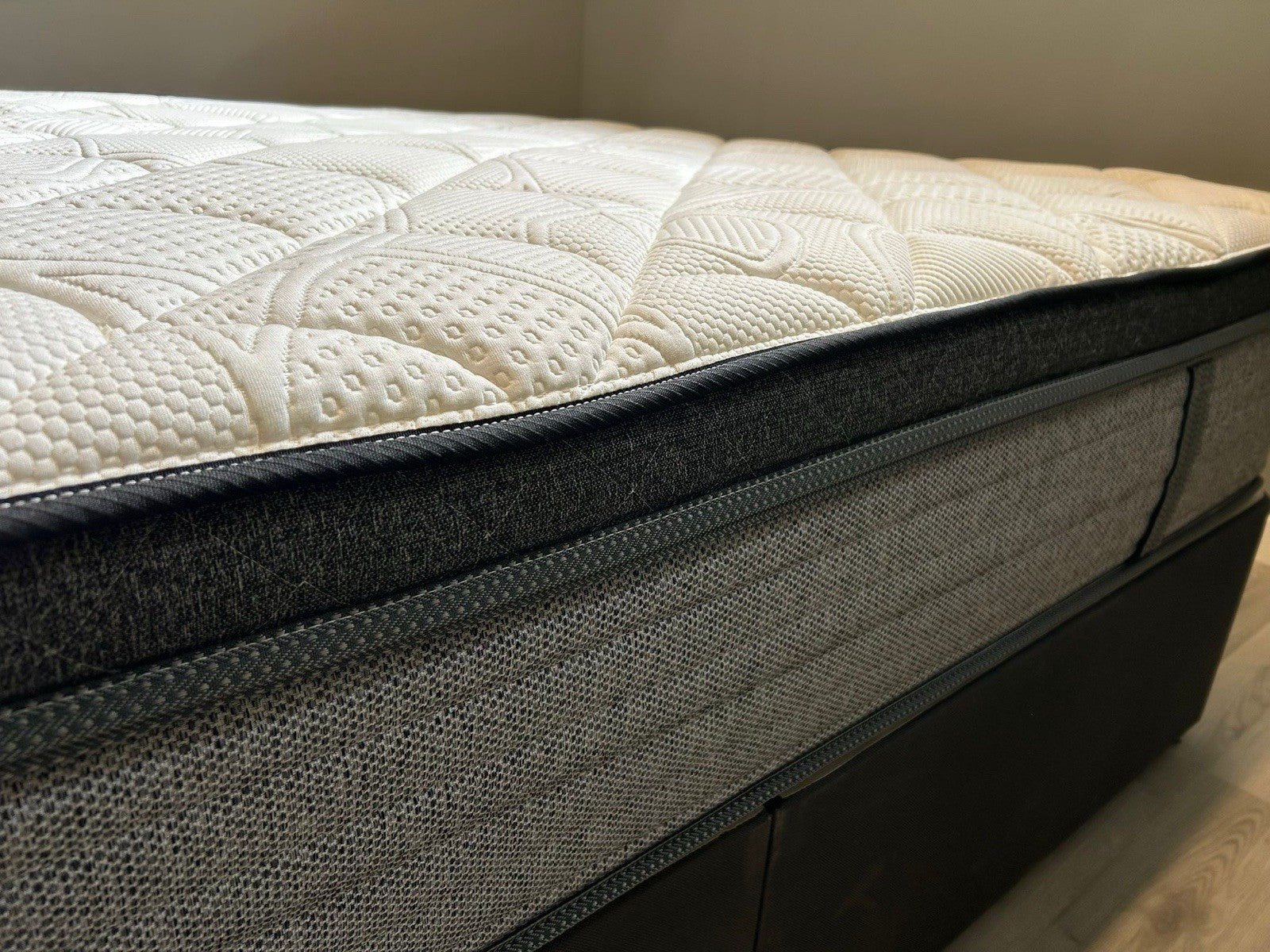 Sealy Monte Carlo 3800 Pocket Springs 5FT Kingsize. RRP £2899 - Home Furniture Interiors