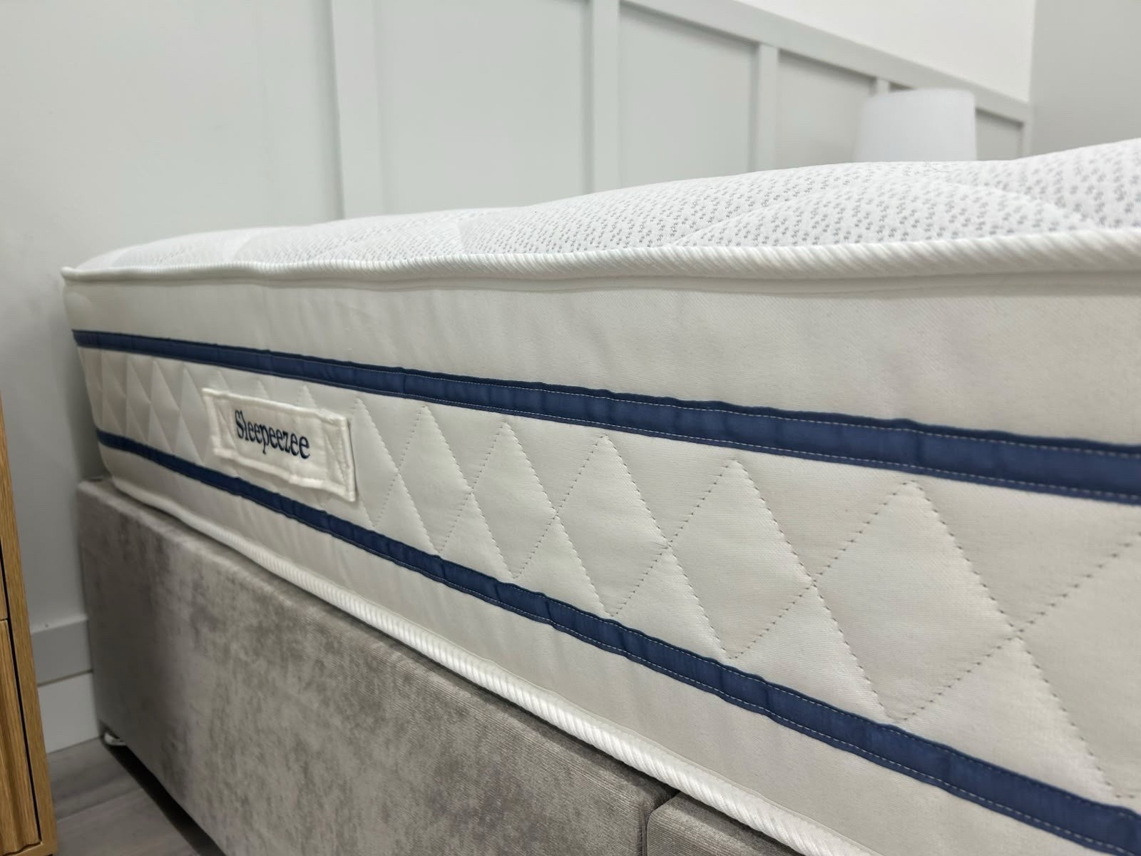 Sleepeezee Hybrid Pro 2800 Ortho Mattress 4fT 6 Double RRP £1299