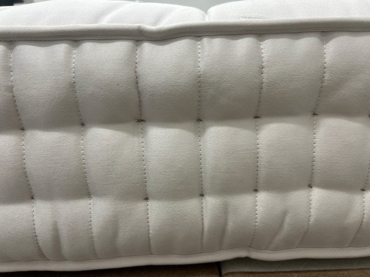 Vispring Baronet Superb 5ft Kingsize firm spring mattress with plush fabric, showcasing luxurious comfort and high-quality craftsmanship.