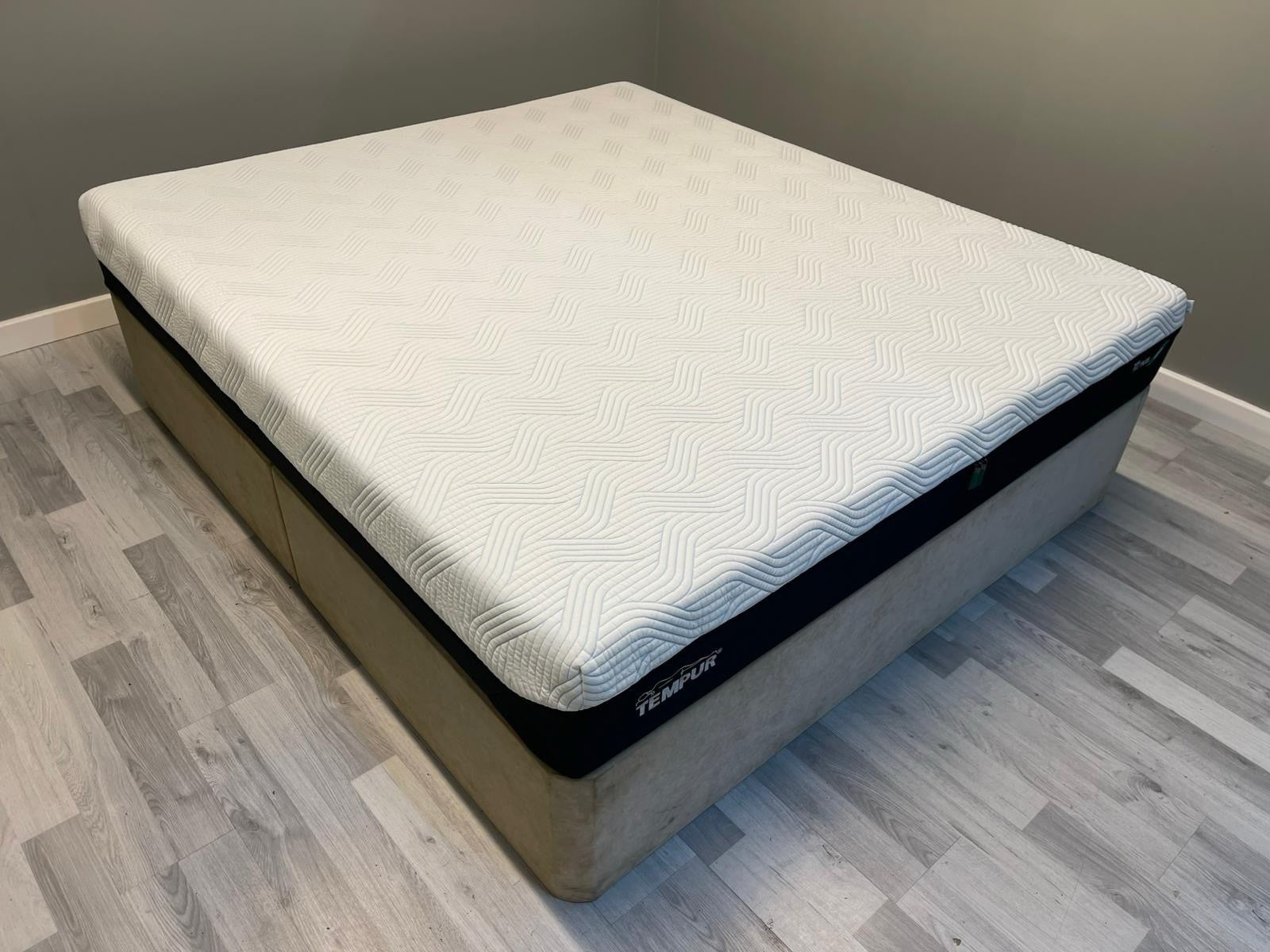 TEMPUR Pro Plus Smartcool Medium 6FT Superking Mattress - RRP £2795 - Home Furniture Interiors