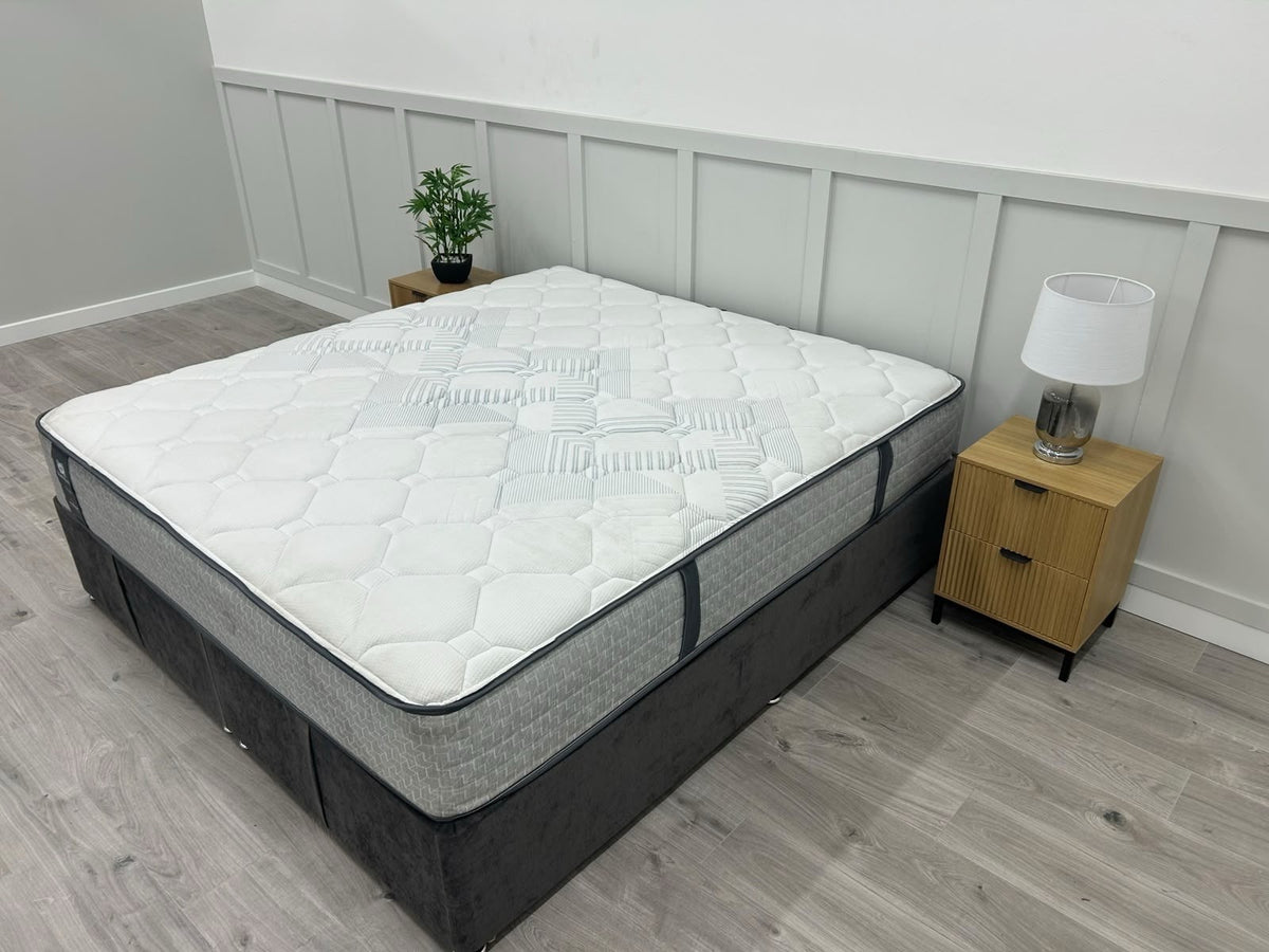 Sealy Posturepedic Newton Mattress 5FT Kingsize  RRP £1695