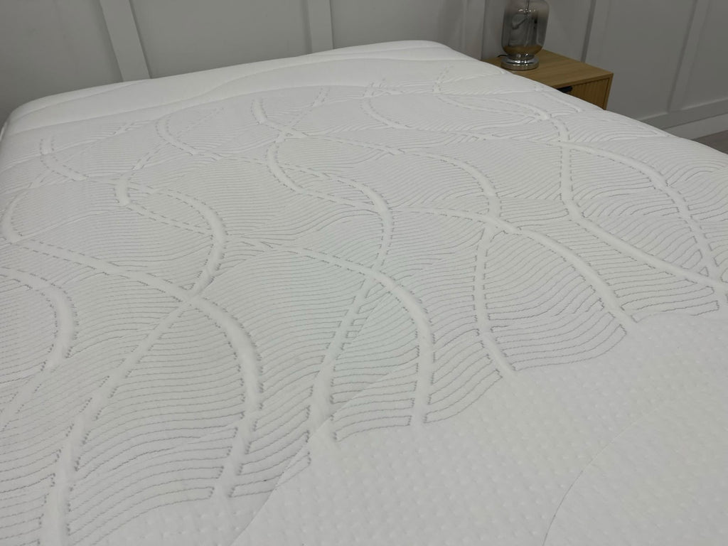 Slumberland Response Latex Premium Mattress 4FT Small Double RRP £995