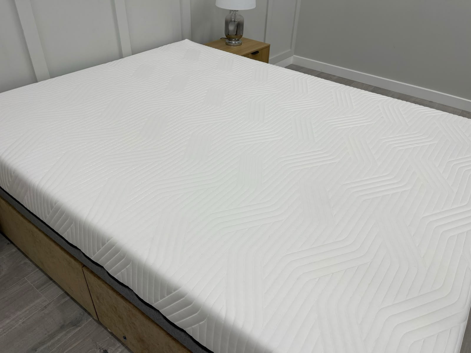 Tempur Firm Elite Black 5FT Kingsize Mattress RRP £2195 A