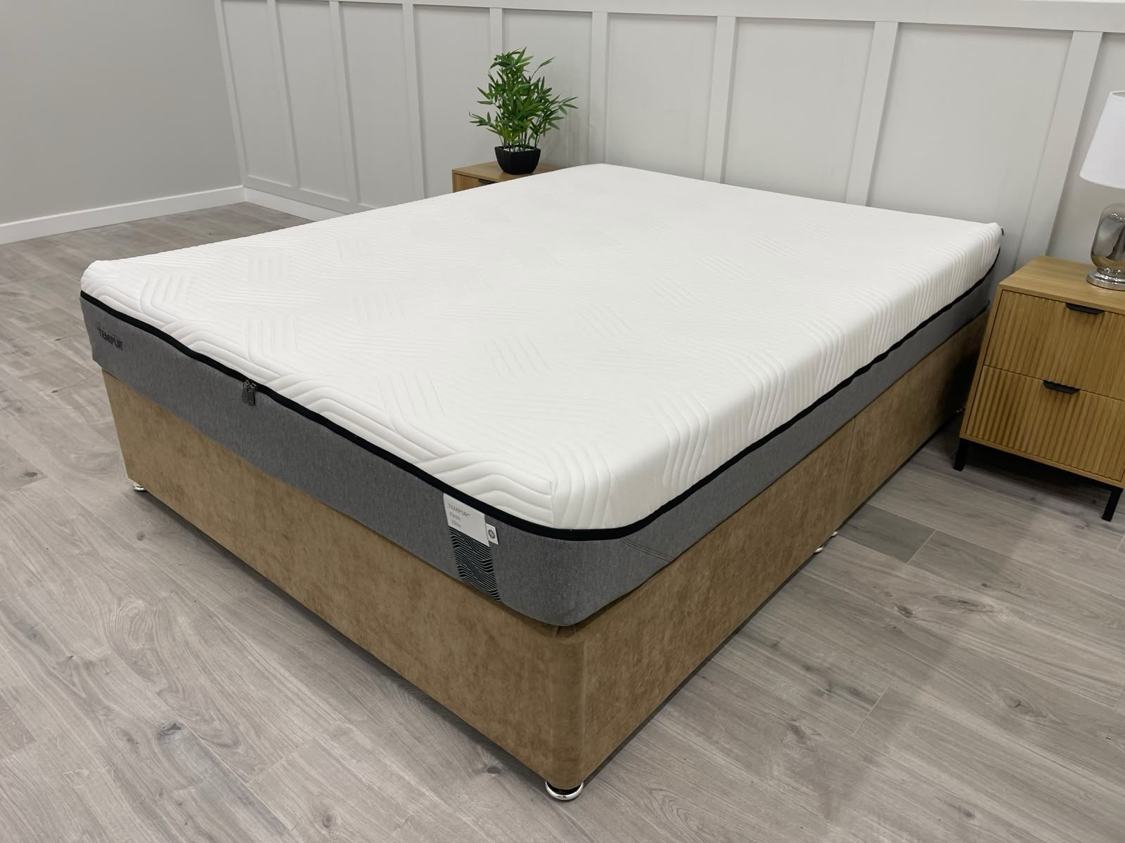 Tempur Firm Elite Black 5FT Kingsize Mattress RRP £2195 A
