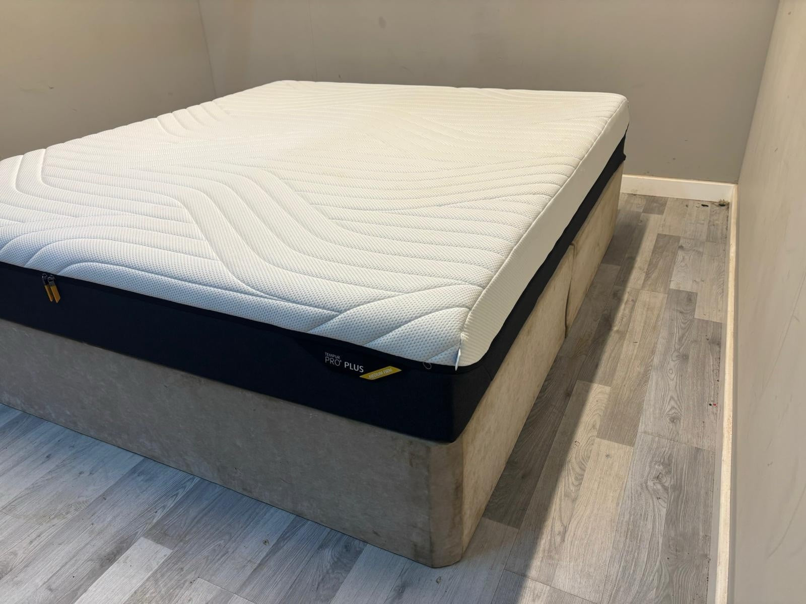 TEMPUR Pro Plus Medium Firm 6FT Superking Mattress - RRP £2795 A - Home Furniture Interiors