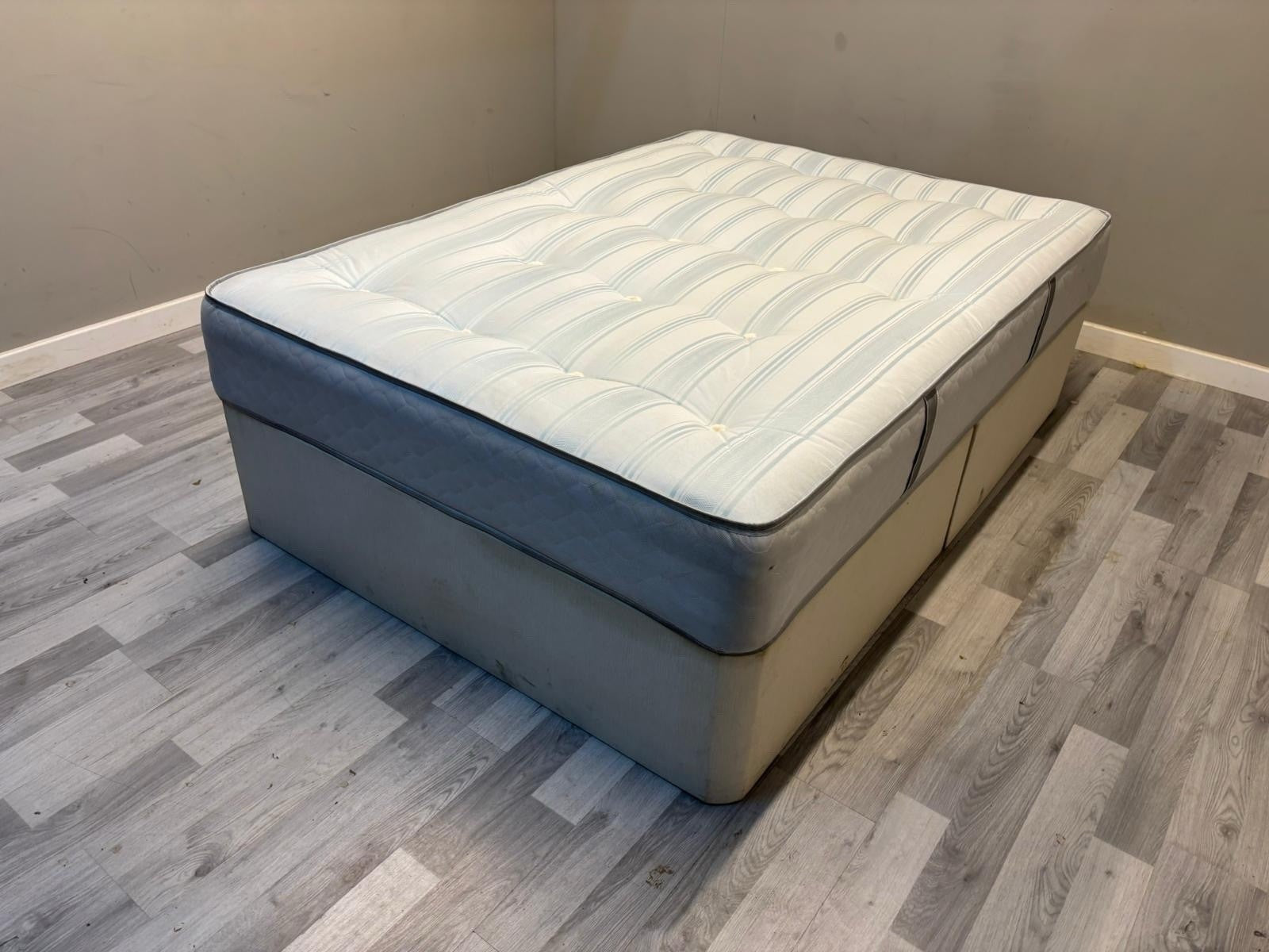 Sealy Redcliffe Backcare Extra Firm Mattress, 4FT 6 Double - RRP £999 - Home Furniture Interiors