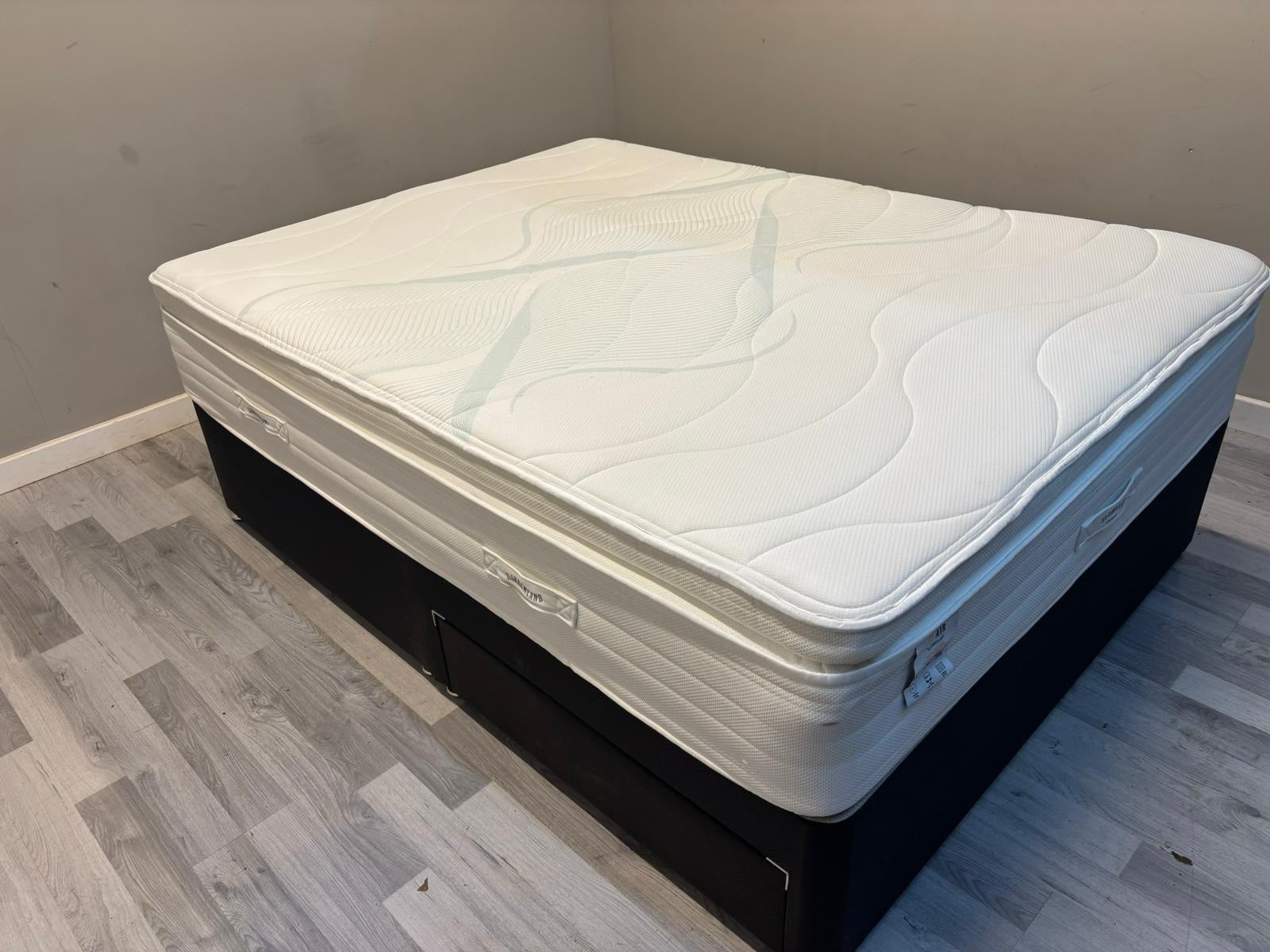 Slumberland Air 9 Memory 5ft Kingsize Mattress, Firm RRP £1249 - Home Furniture Interiors