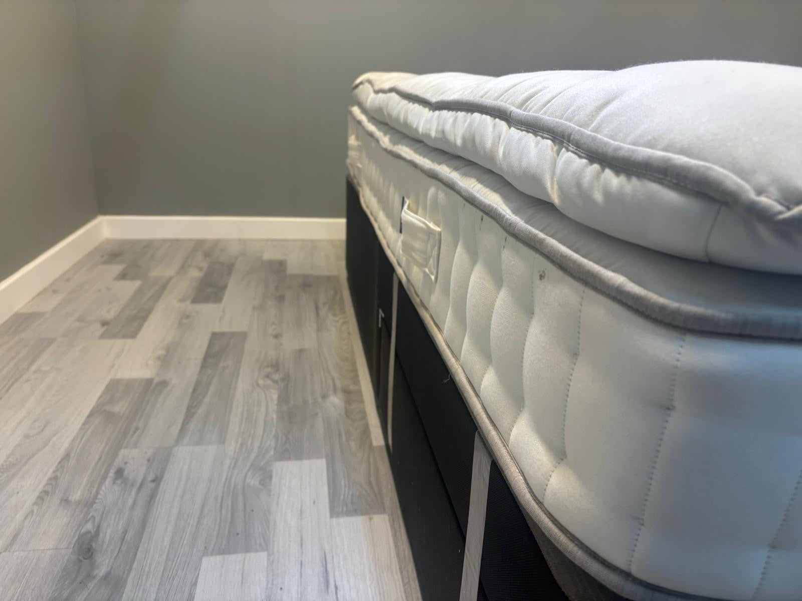 Harrison Spinks Pure Embrace Pillowtop Pocket 5FT Kingsize Mattress RRP £1699 A - Home Furniture Interiors