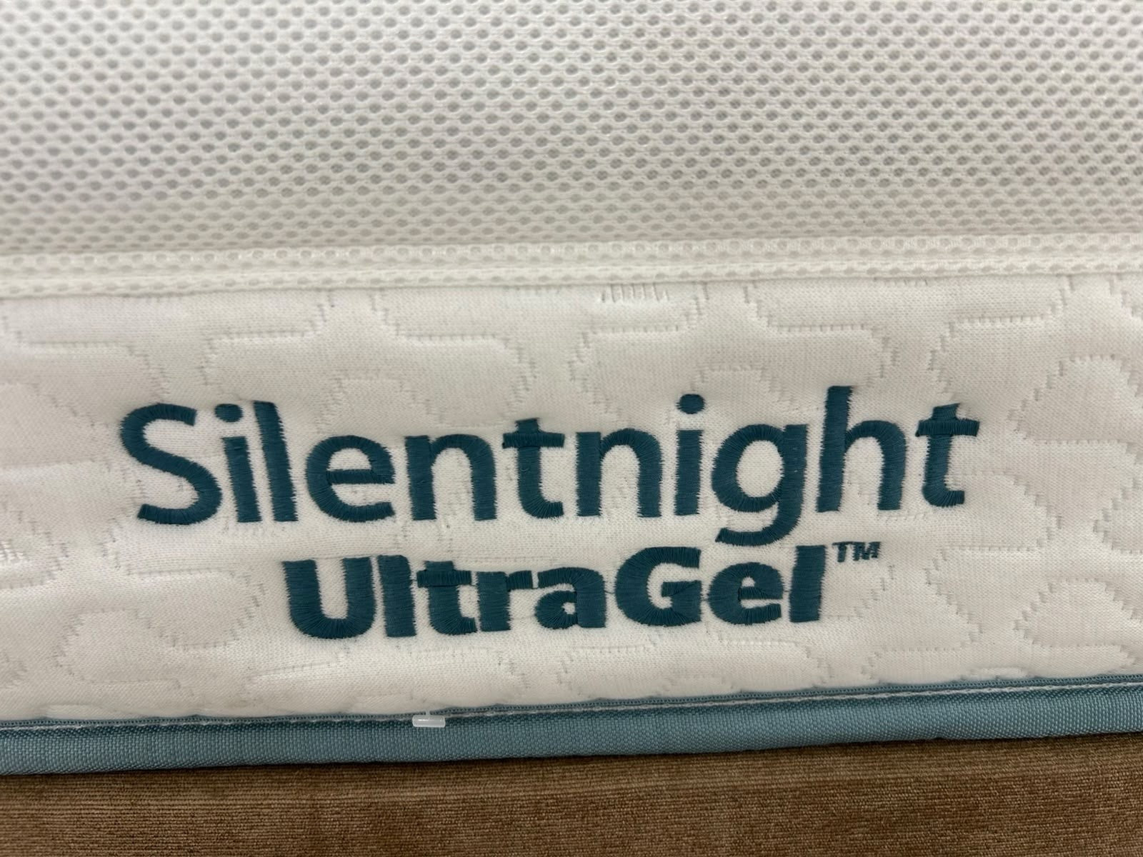 SilentnightUltraGel Cool-to-touch 2000 Pocket Mattress 5FT Kingsize RRP £1299