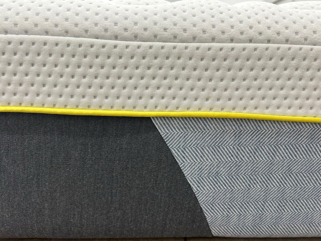 Mlily Premier 1000 Deluxe 5FT Kingsize firm orthopaedic mattress showing plush surface and supportive design.