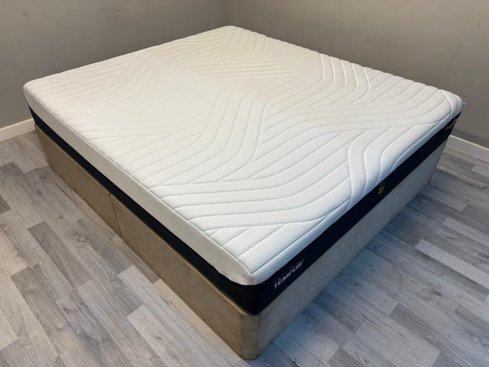 TEMPUR Pro Plus Medium Firm 6FT Superking Mattress - RRP £2795 A - Home Furniture Interiors