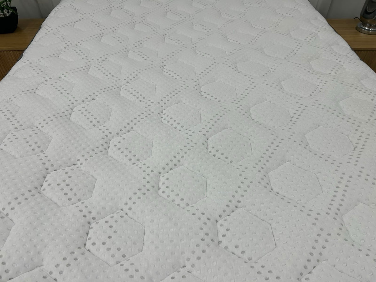 Silentnight Memory Cool 2000 Boxtop Mattress 4FT 6 Double