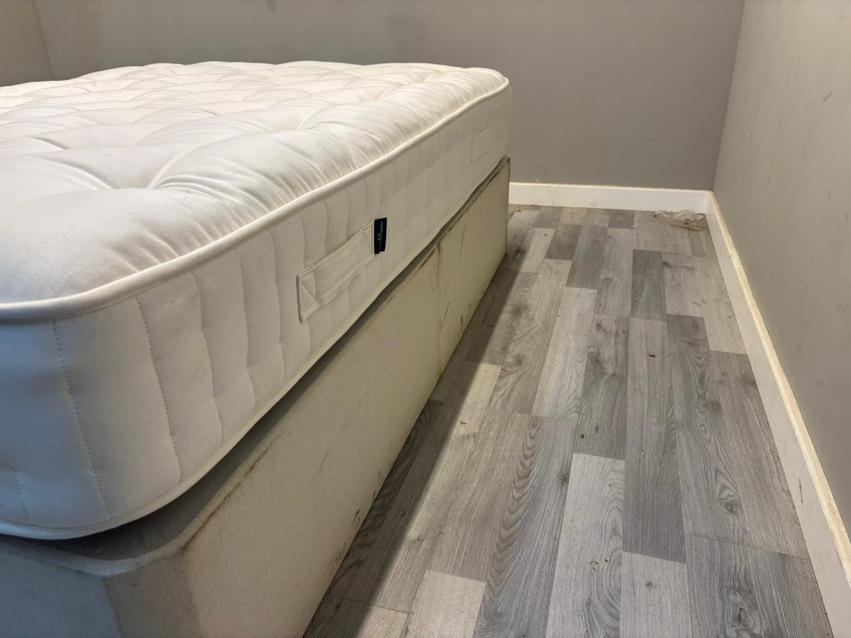 Harrison Spinks 2750 Ely Ortho 4ft6 double mattress with firm support, shown from top view with plush fabric cover.