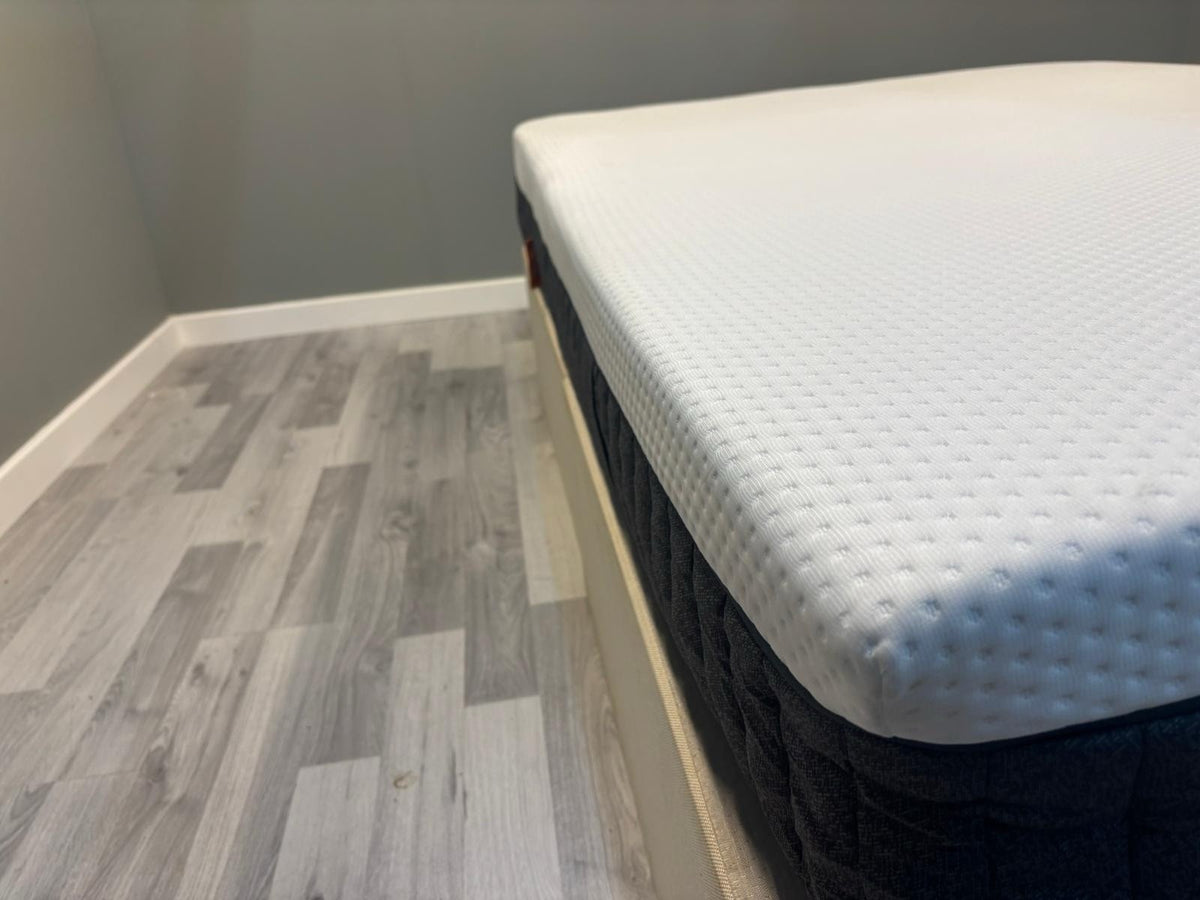 Emma Original Premium Hybrid 4FT Small Double  Mattress - RRP £699 - Home Furniture Interiors