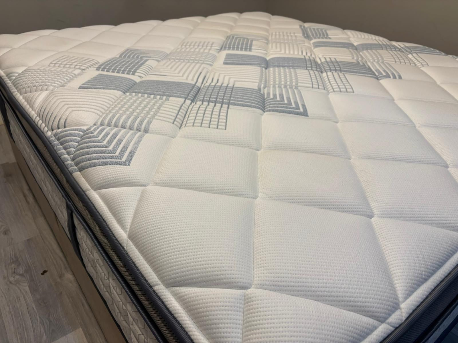 Sealy Bronte Posturepedic 6FT Superking Mattress Firm - RRP £2499 - Home Furniture Interiors