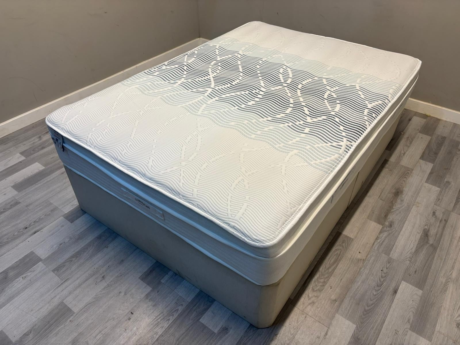 Slumberland Ortho Support Premium 4FT 6 Double Mattress - RRP £999 - Home Furniture Interiors