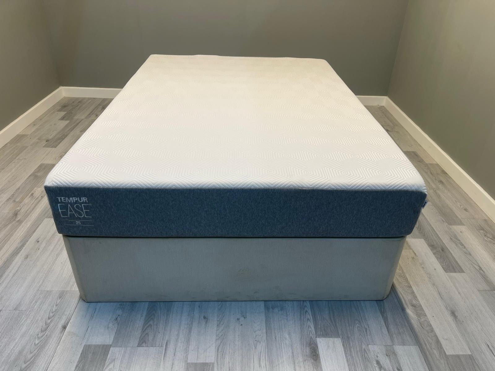 Tempur Ease Double 4FT 6 Mattress, Medium Firm - RRP £1,098 - Home Furniture Interiors