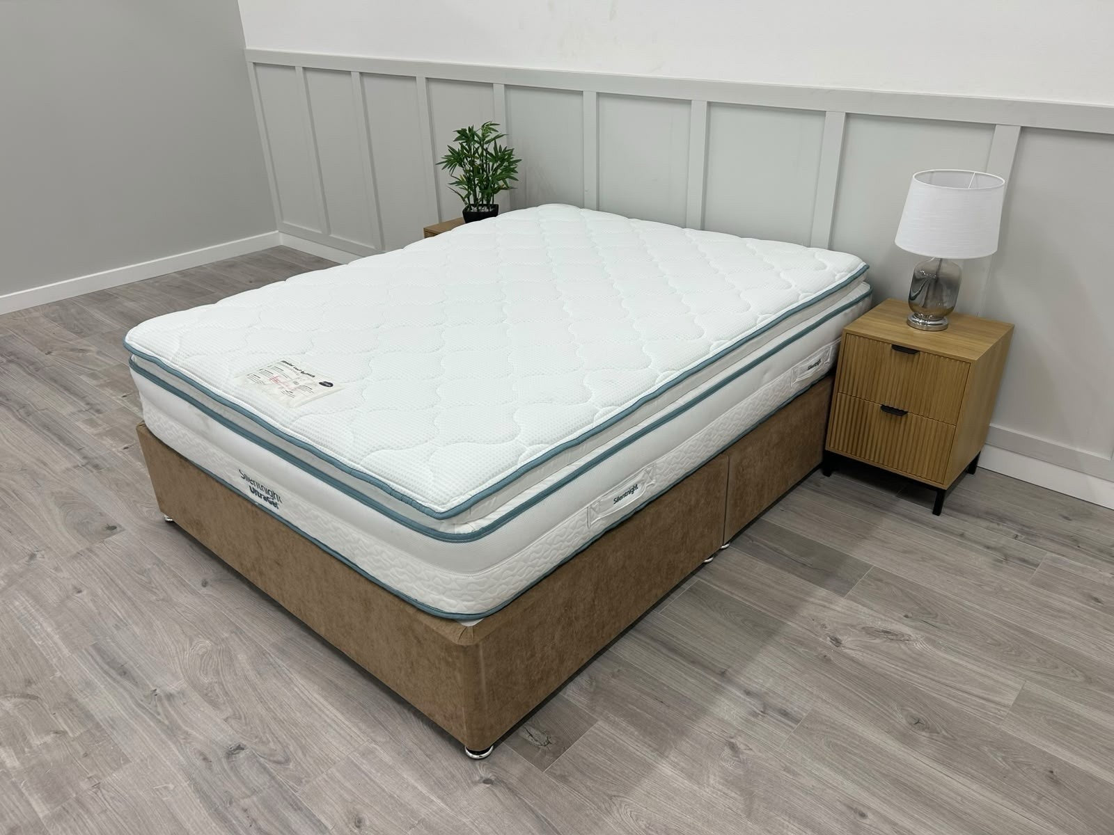 SilentnightUltraGel Cool-to-touch 2000 Pocket Mattress 5FT Kingsize RRP £1299