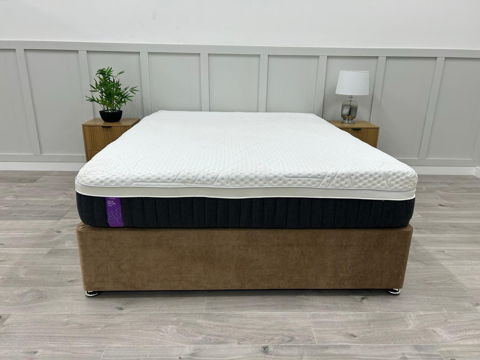 Emma Mattress Helix Hybrid Deluxe 4Ft 6 Double    RRP £1599