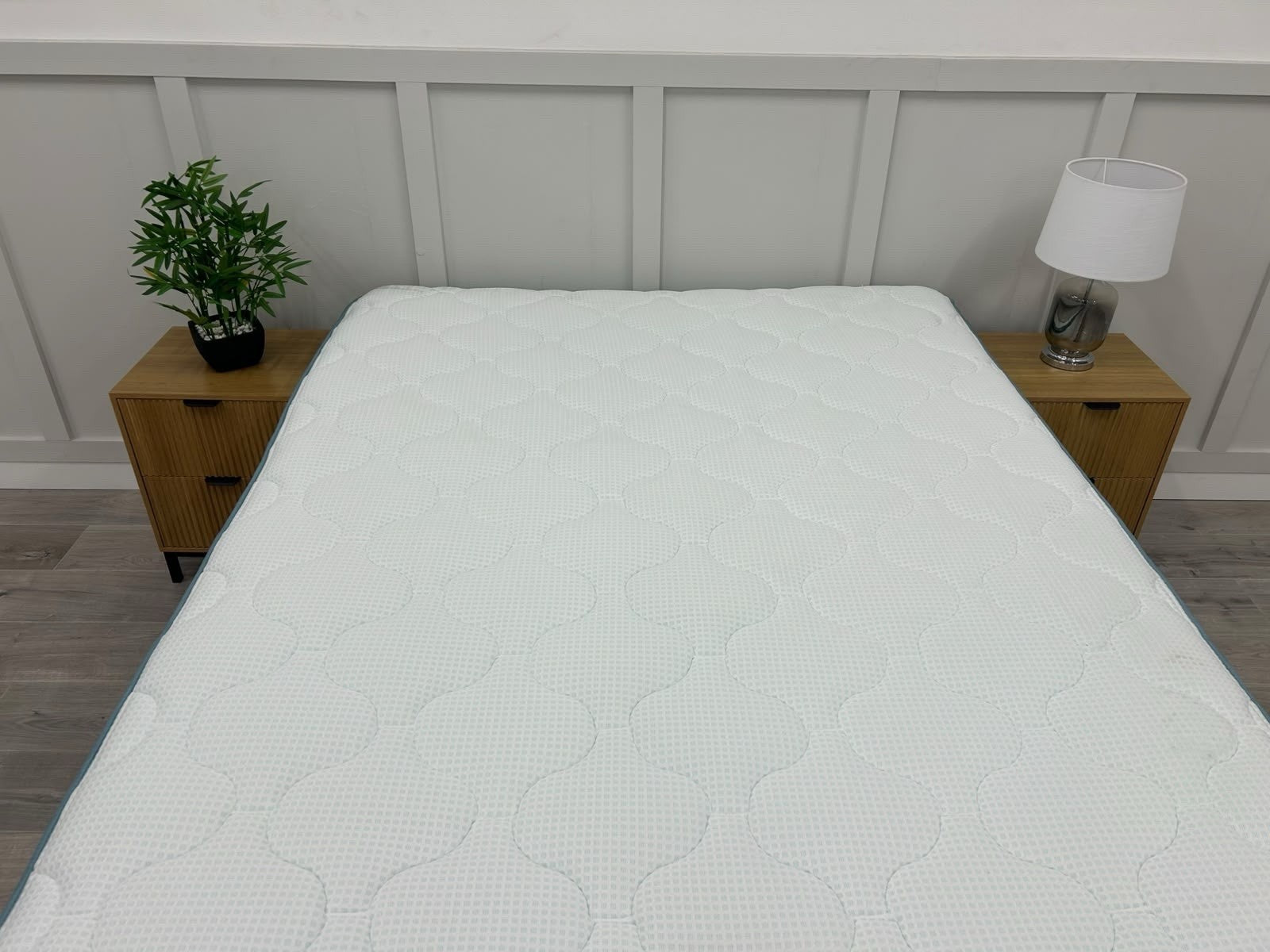 SilentnightUltraGel Cool-to-touch 2000 Pocket Mattress 5FT Kingsize RRP £1299