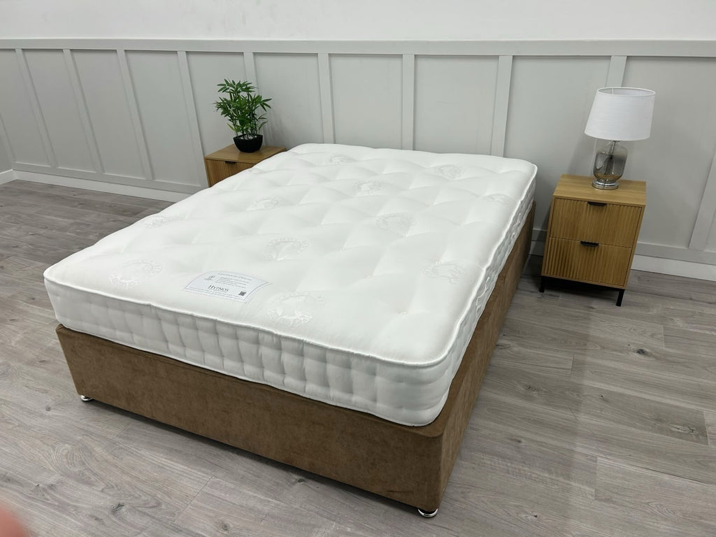 Hypnos Cawthorne Deluxe 5FT Kingsize medium mattress with plush top and supportive sides, shown from a side view.