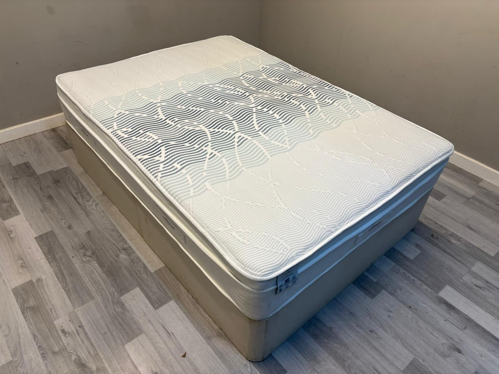 Slumberland Ortho Support Premium 4FT 6 Double Mattress - RRP £999 - Home Furniture Interiors