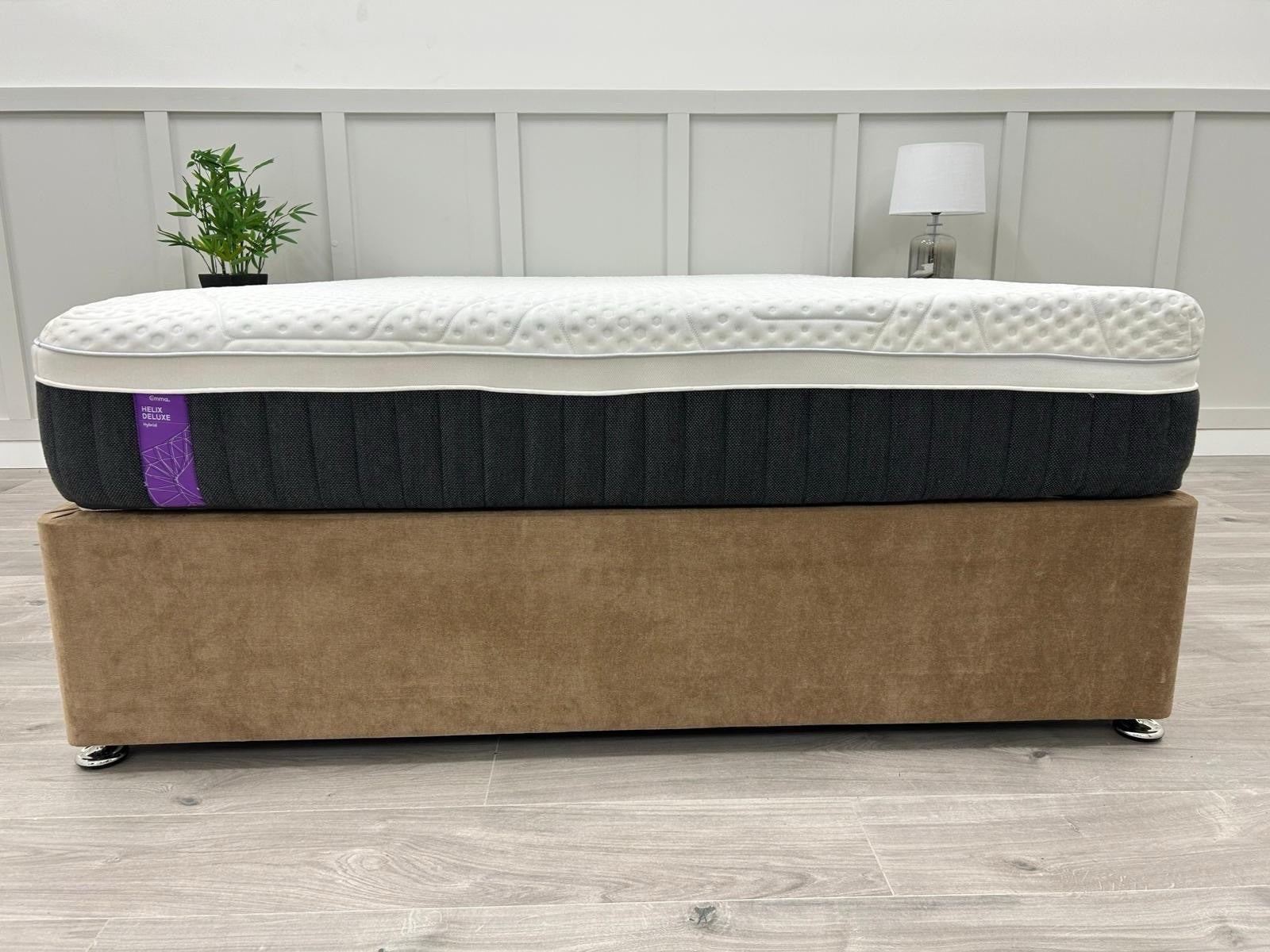 Emma Mattress Helix Hybrid Deluxe 4Ft 6 Double    RRP £1599