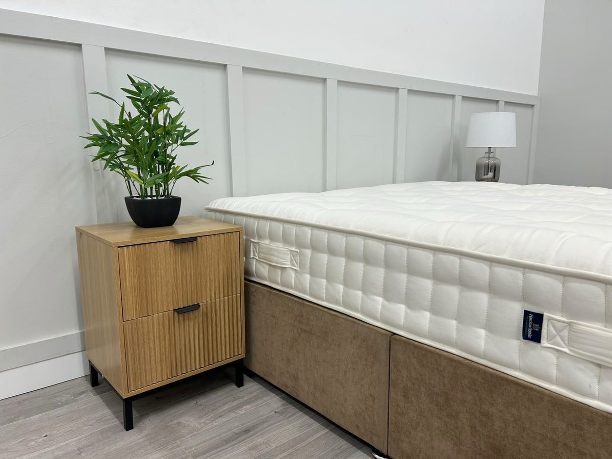 John Lewis Harrison Spinks Grassington 5750 Pocket Mattress in 5FT Kingsize, medium firm with plush fabric and supportive mattress design.
