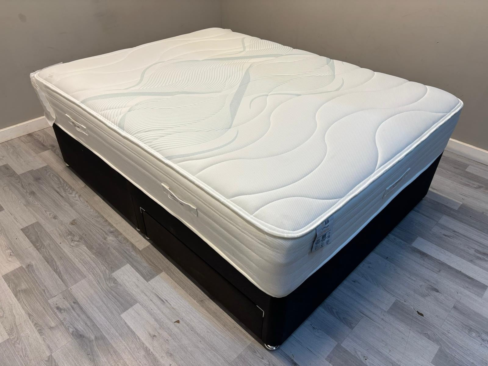 Slumberland Air 6 Memory 5ft Kingsize Mattress, Medium - RRP £1049 - Home Furniture Interiors