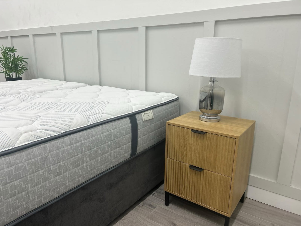 Sealy Newton 6FT Super King zip and link firm mattress, showing the plush surface and sturdy side panels.