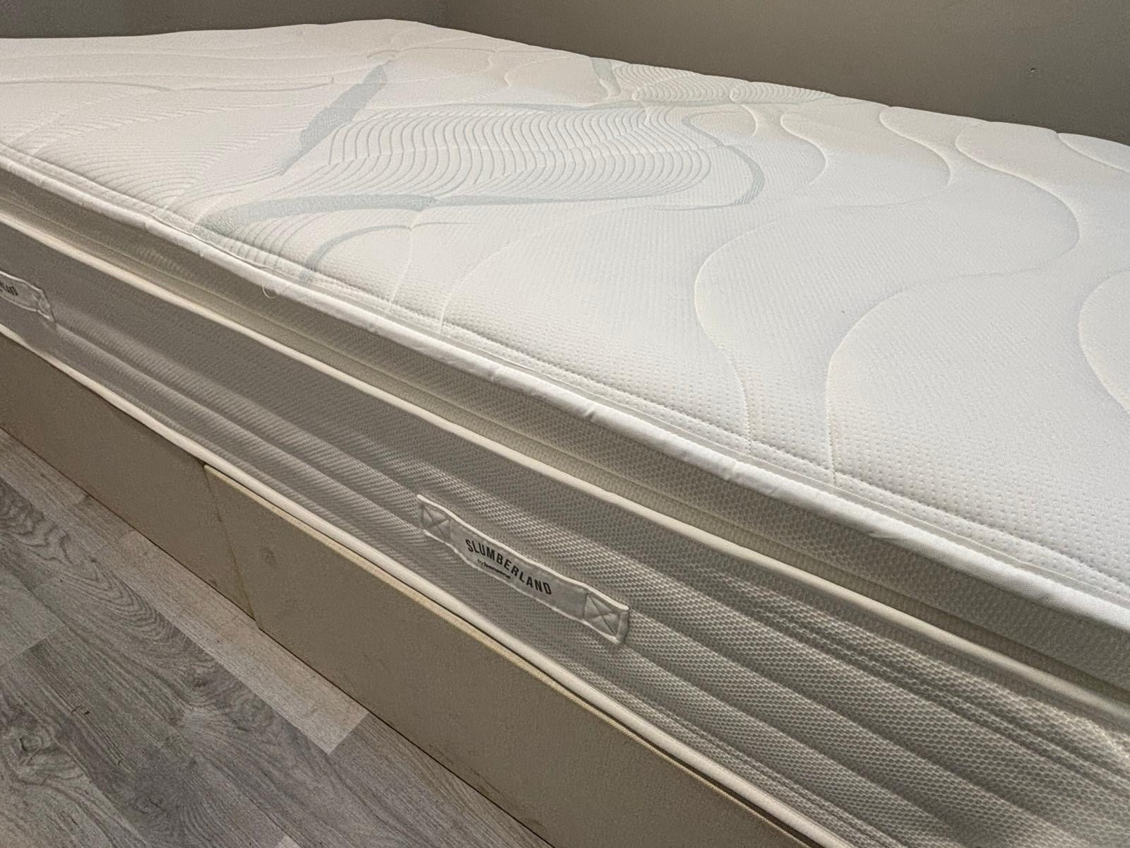 Slumberland Air 9 Memory 4ft 6 Double Mattress, Medium  - RRP £1099 - Home Furniture Interiors