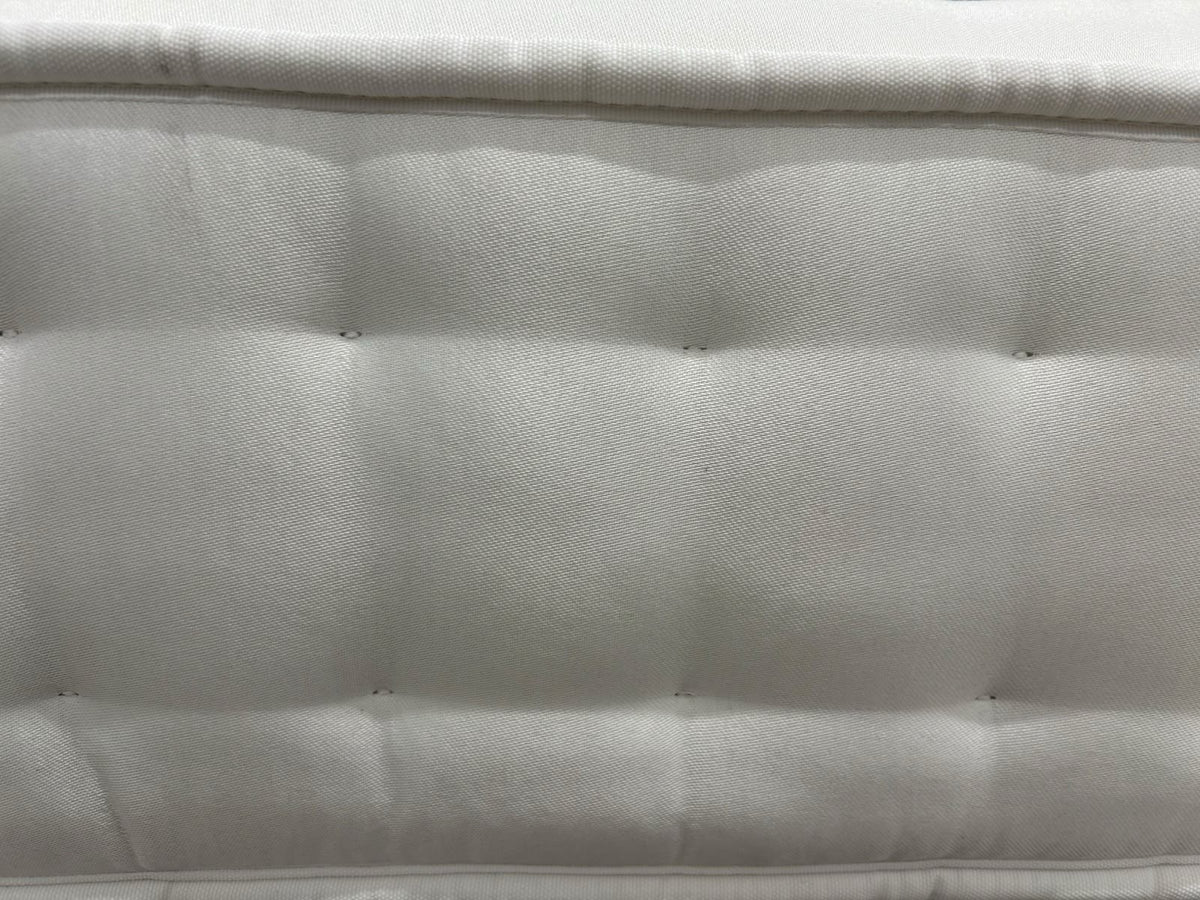 Hypnos Cawthorne Deluxe 5FT Kingsize medium mattress with plush fabric and supportive design, ideal for comfortable sleep.