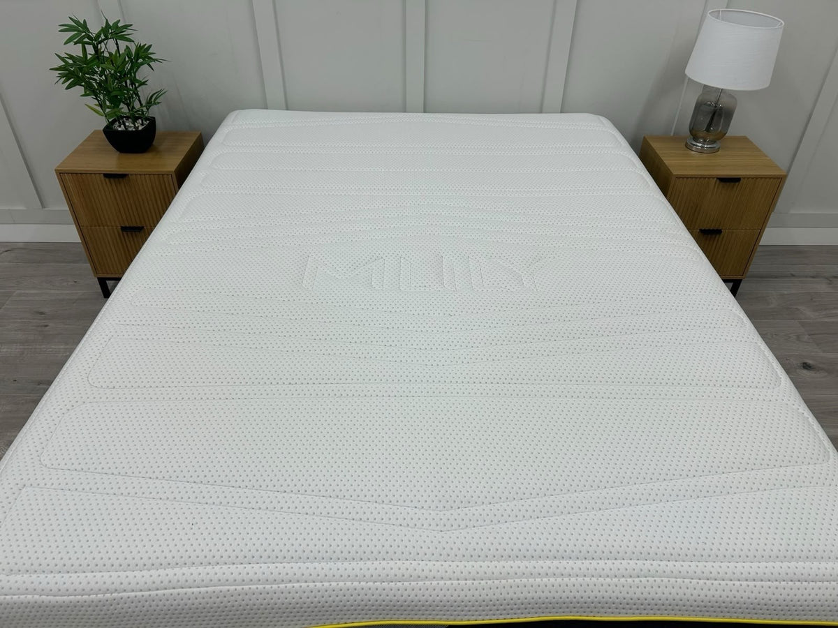 Mlily Premier 1000 Deluxe orthopaedic king-size mattress, 5ft, with firm support and plush fabric cover.