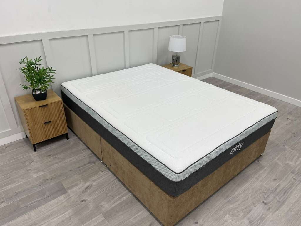 OTTY Bamboo Hybrid 5FT Kingsize Mattress RRP £749  Medium / Firm