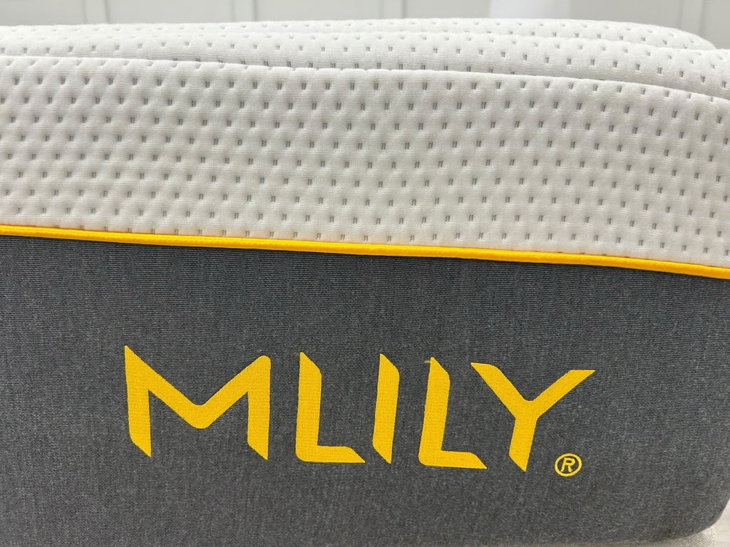 Mlily Premier 3000 Ortho Double Mattress 4FT6 with firm support, shown with a neatly made bed and plush bedding.