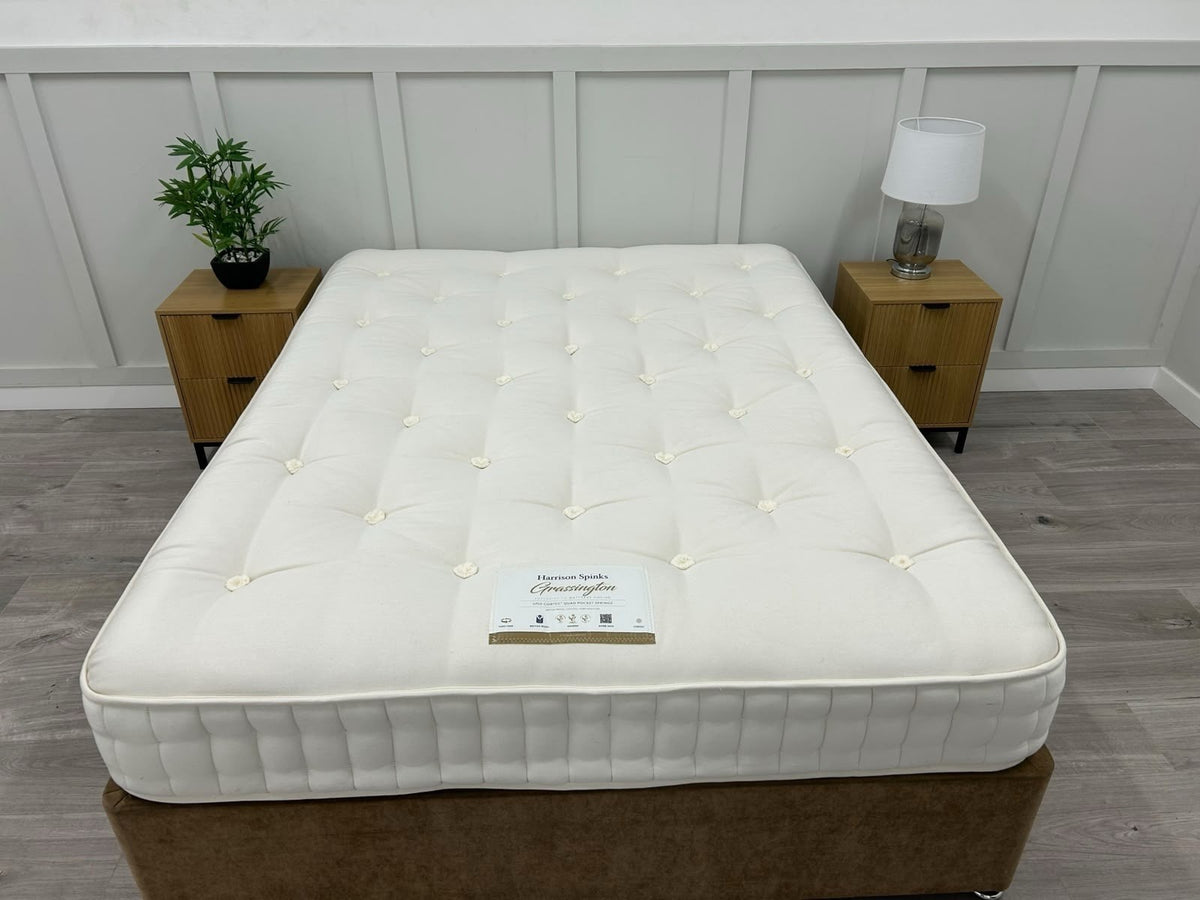 John Lewis Harrison Spinks Grassington 5750 Pocket Mattress, 5FT Kingsize, medium firm, top view showing plush fabric and mattress profile.