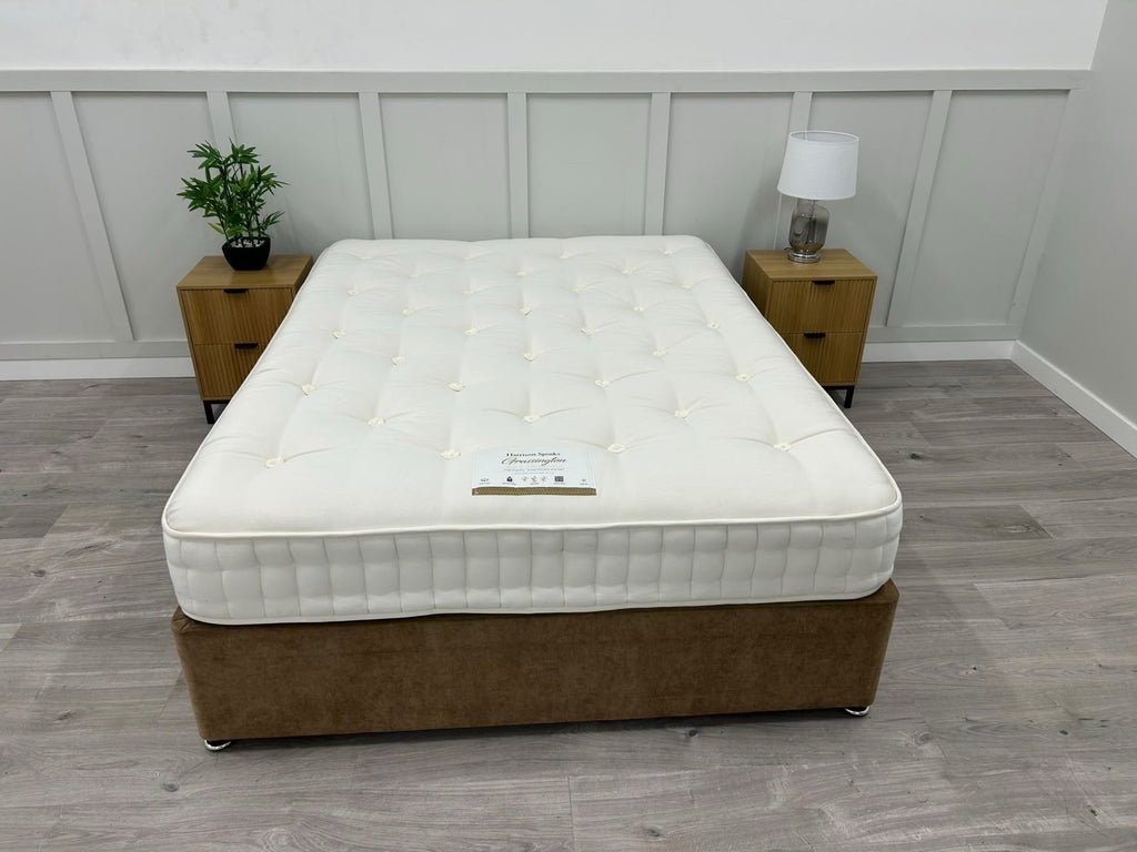 John Lewis Harrison Spinks Grassington 5750 Pocket Mattress 5FT Kingsize with medium firm support, neatly made with fabric covering.