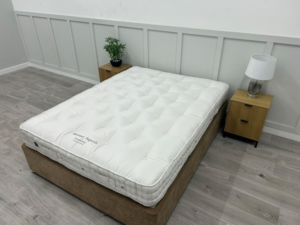 Vispring Baronet Superb 5FT Kingsize mattress with firm spring support, showcasing plush fabric and detailed craftsmanship.
